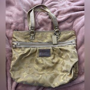 Authentic COACH Gold Beige Jacquard Poppy Shoulder Tote H1026-15865 Bag